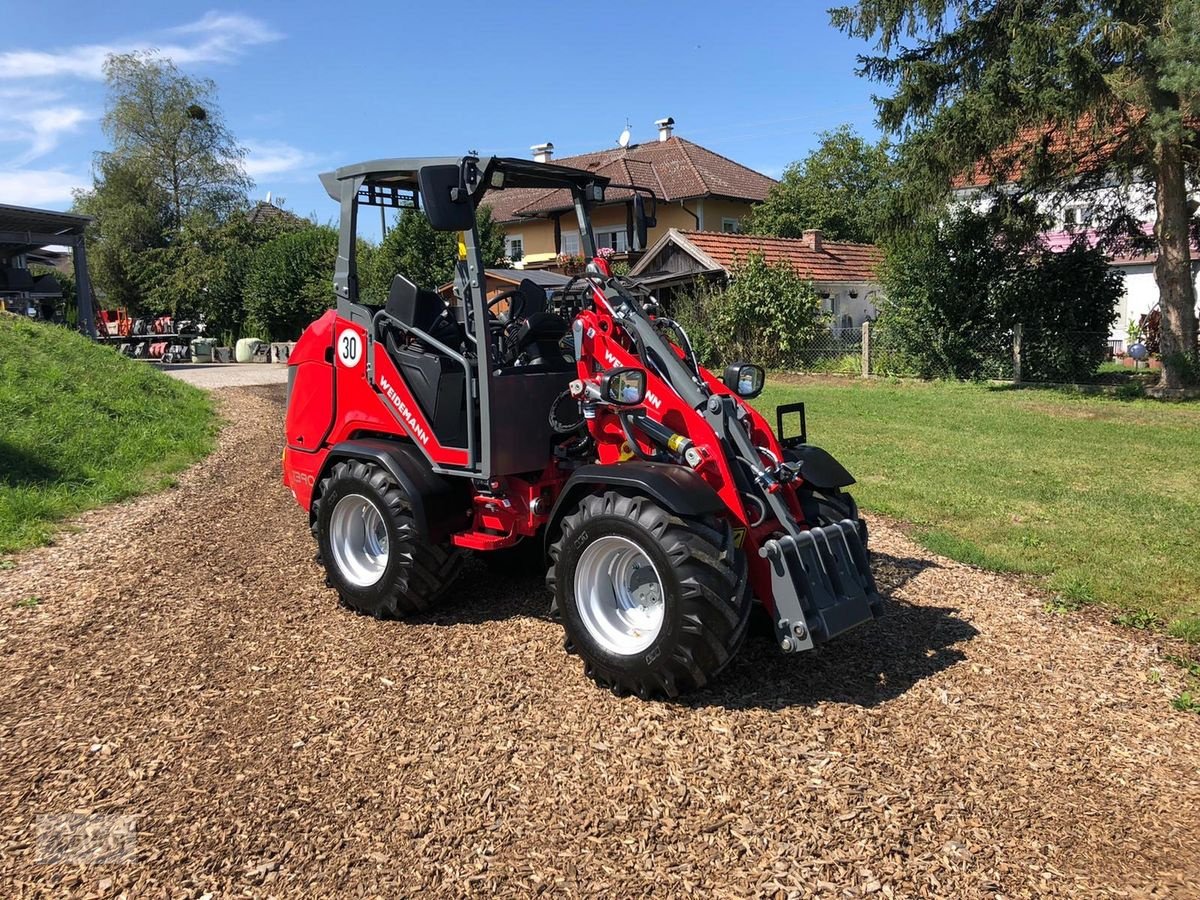 Hoflader of the type Weidemann  1390 Hoflader, Neumaschine in Burgkirchen (Picture 1)