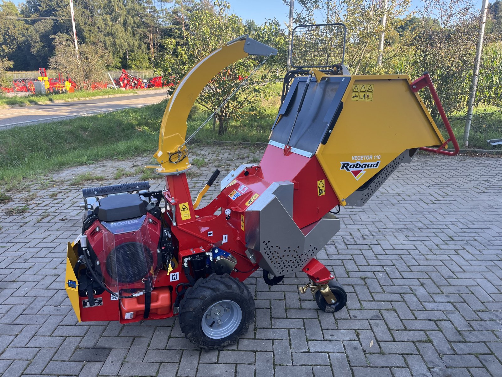 Holzhacker & Holzhäcksler del tipo Rabaud VEGETOR 110 DA, Neumaschine In Birgland (Immagine 1)