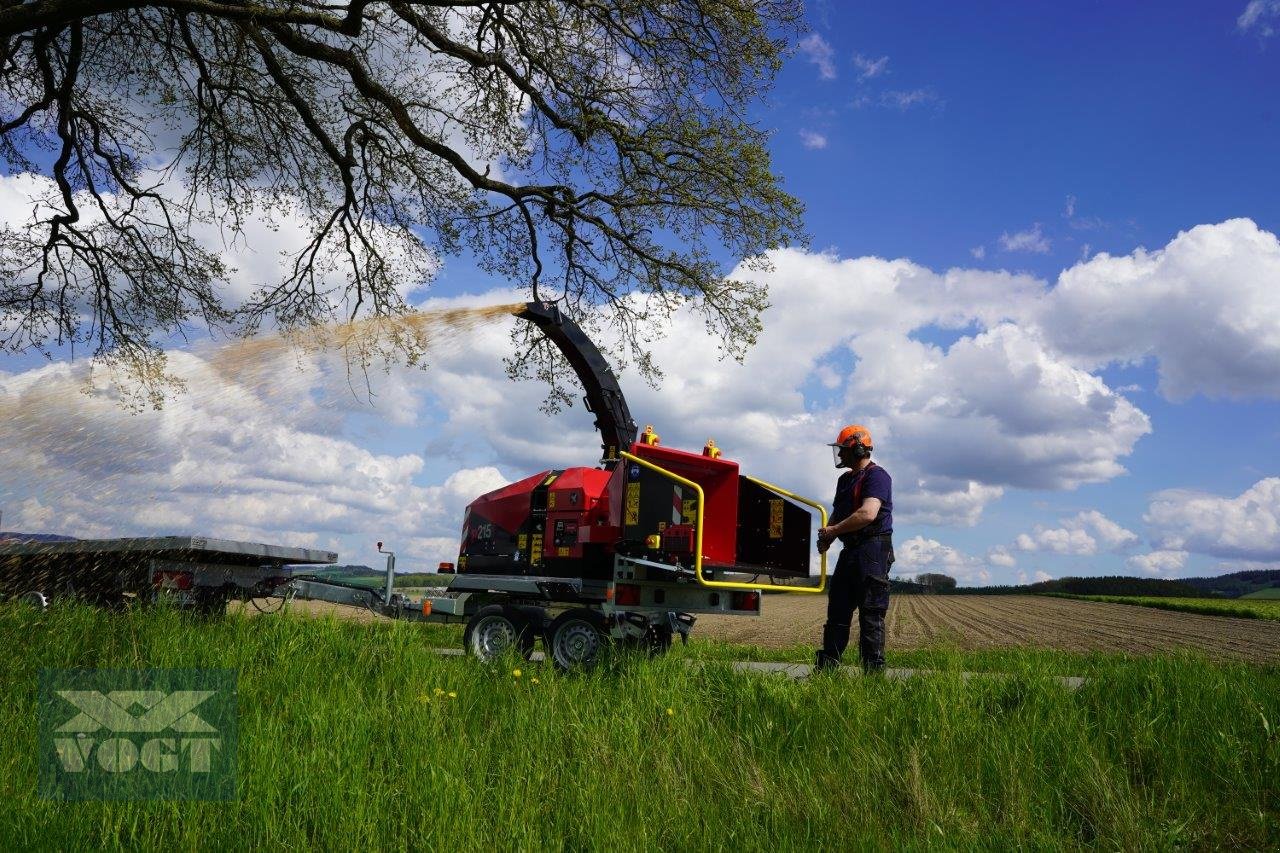 Holzhacker & Holzhäcksler tip TP 215 MOBILE Holzhäcksler mit Dieselmotor und 270°Drehkranz, Neumaschine in Schmallenberg (Poză 2)