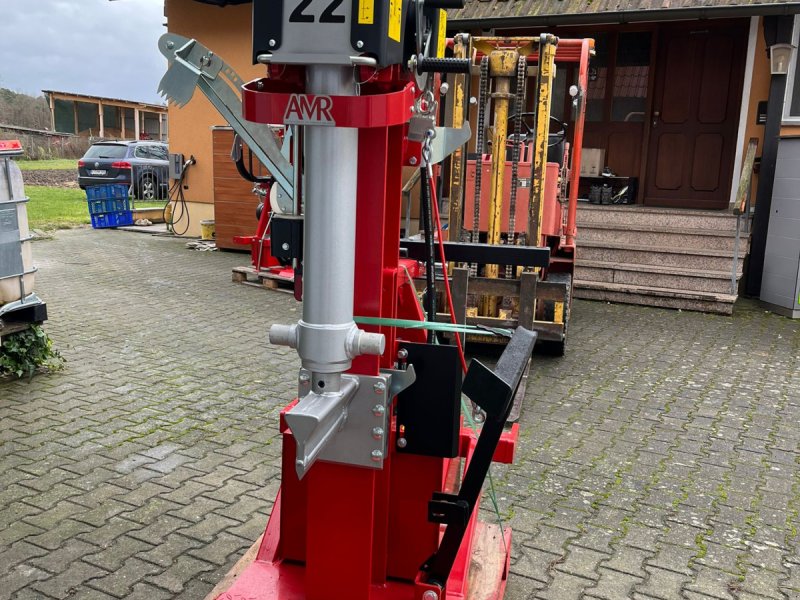 Holzspalter des Typs AMR VP22, Neumaschine in Marktsteft OT Michelfeld (Bild 1)