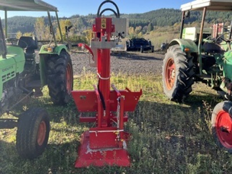 Holzspalter du type Farmer TH17, Gebrauchtmaschine en SAINT NIZIER DE FORNAS (Photo 1)