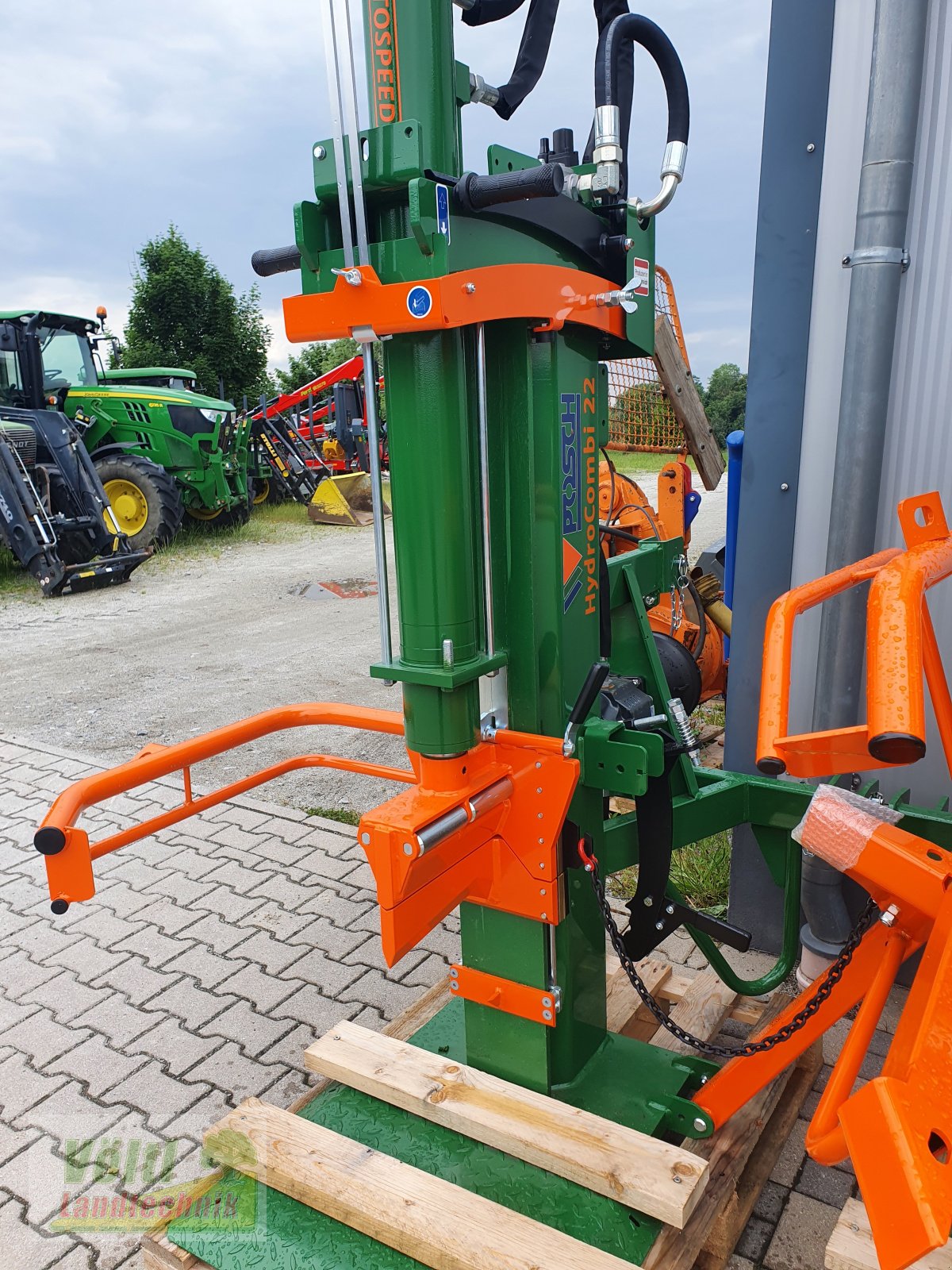 Holzspalter des Typs Posch HydroCombi 18, Neumaschine in Hutthurm bei Passau (Bild 2)