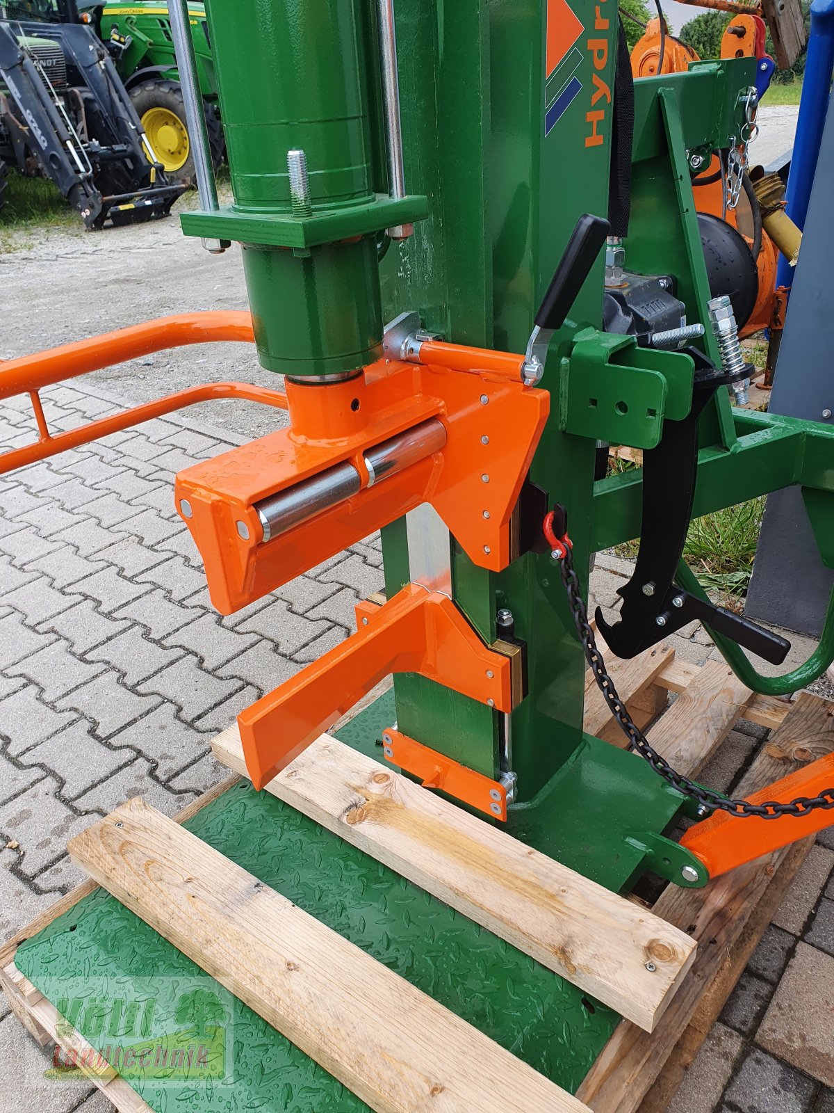 Holzspalter des Typs Posch HydroCombi 18, Neumaschine in Hutthurm bei Passau (Bild 5)