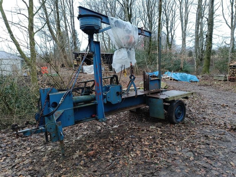 Holzspalter des Typs Sonstige Brændekløver trykker ca. 30 tons. Med el kran på MOMSFRI, Gebrauchtmaschine in Egtved (Bild 1)