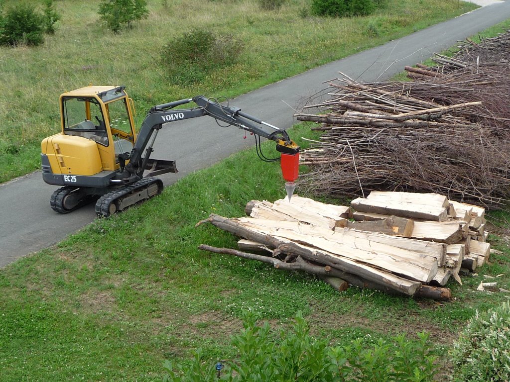 Holzspalter of the type Sonstige Kegelspalter Holzspalter Bagger 500 ccm Ölmotor 30 Kw 2.250 Nm, Neumaschine in Ingolstadt (Picture 5)