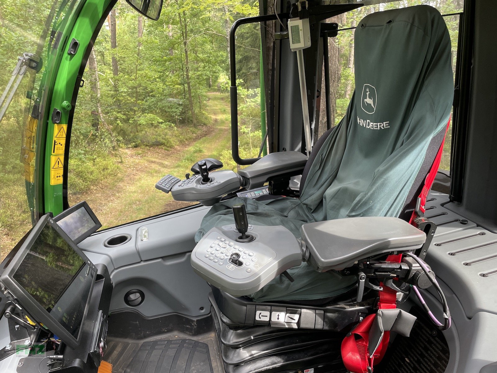 Holzvollernter van het type John Deere 1170G 8WD, Gebrauchtmaschine in Leinburg (Foto 8)