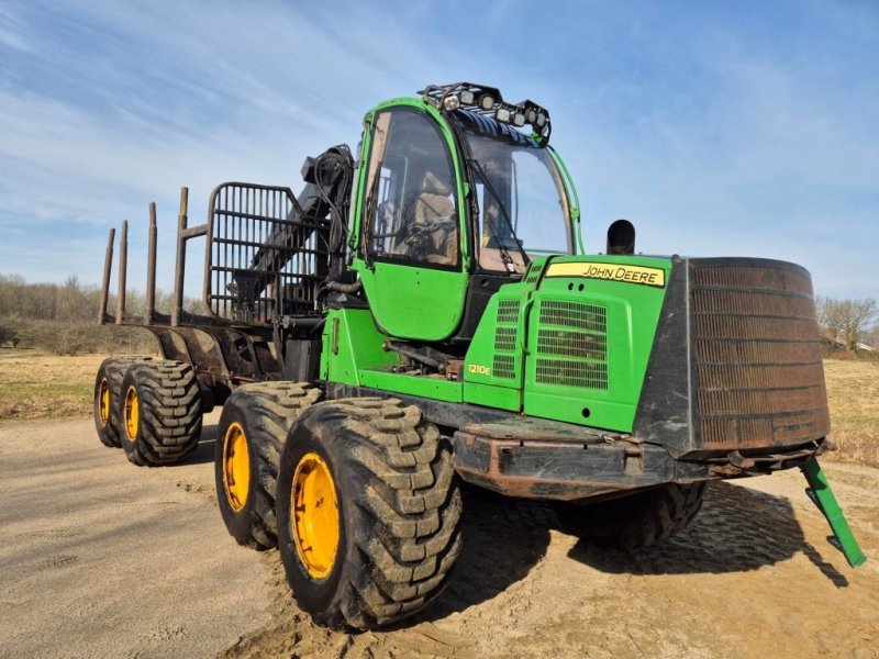 Holzvollernter типа John Deere 1210E, Gebrauchtmaschine в Herning