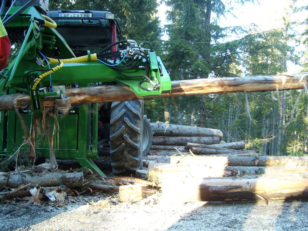 Holzvollernter des Typs Niab Farma-N 5-15B, Neumaschine in Gosau am Dachstein (Bild 5)