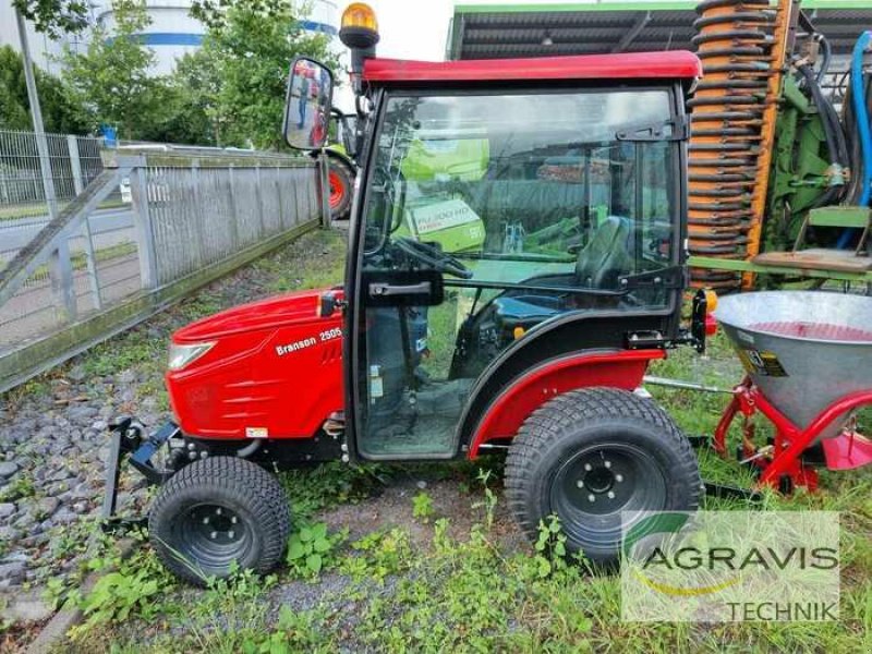 Hopfentraktor van het type Branson 2505 H, Neumaschine in Lage (Foto 2)