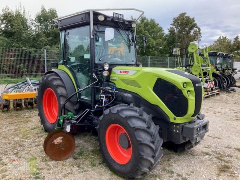 Hopfentraktor van het type CLAAS NEXOS 240 L Advanced, Vorführmaschine in Vohburg (Foto 3)