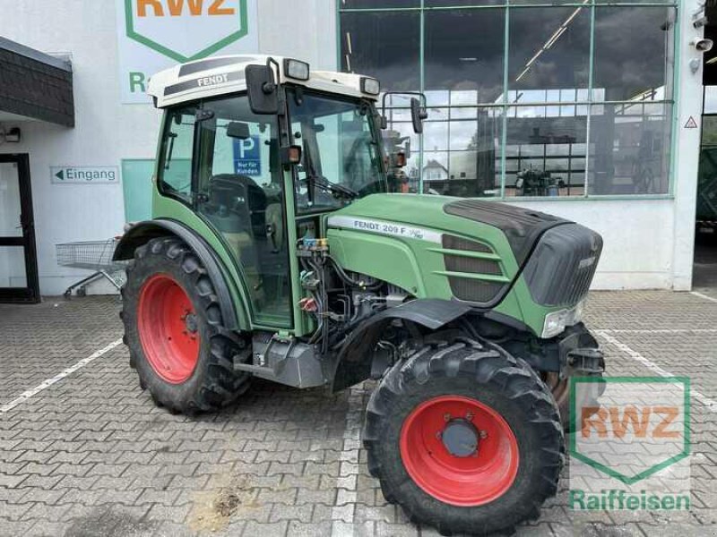 Hopfentraktor van het type Fendt 209 F Vario Schmalspur, Gebrauchtmaschine in Bornheim-Roisdorf (Foto 1)