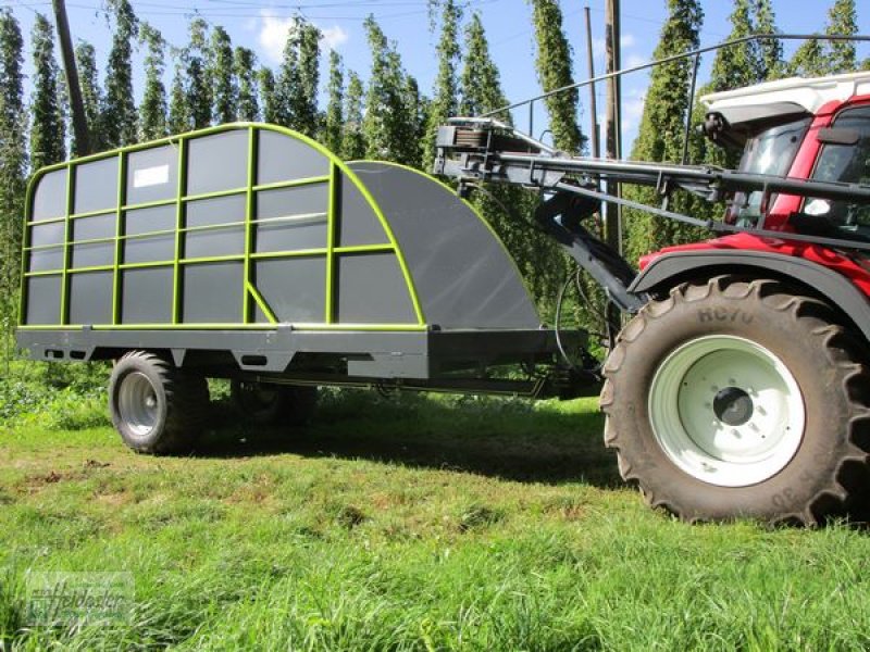 Hopfentraktor of the type Heidester Hopfen Abreißgerät & Ladewagen, Neumaschine in Wildenberg (Picture 16)