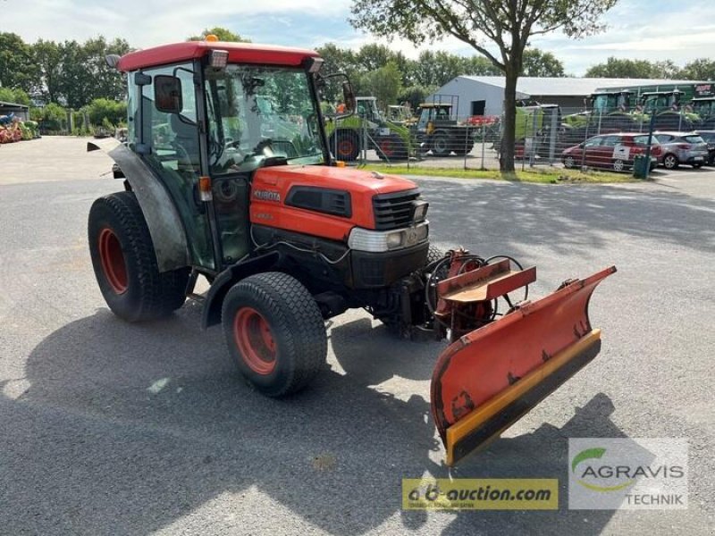 Hopfentraktor du type Kubota L 4240 H-CAB HYDROSTAT W26TC50658, Gebrauchtmaschine en Meppen (Photo 2)