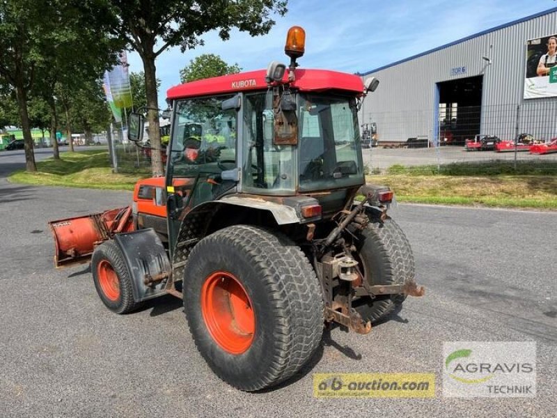 Hopfentraktor du type Kubota L 4240 H-CAB HYDROSTAT W26TC50658, Gebrauchtmaschine en Meppen (Photo 4)