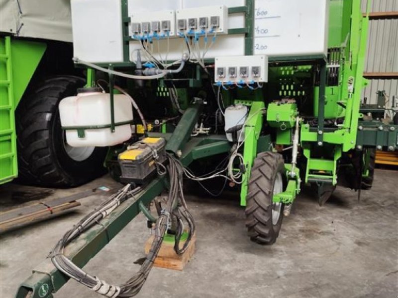 Kartoffellegemaschine del tipo AVR UH 3744 Gødning + bejdsesystem, Gebrauchtmaschine en Bording (Imagen 1)