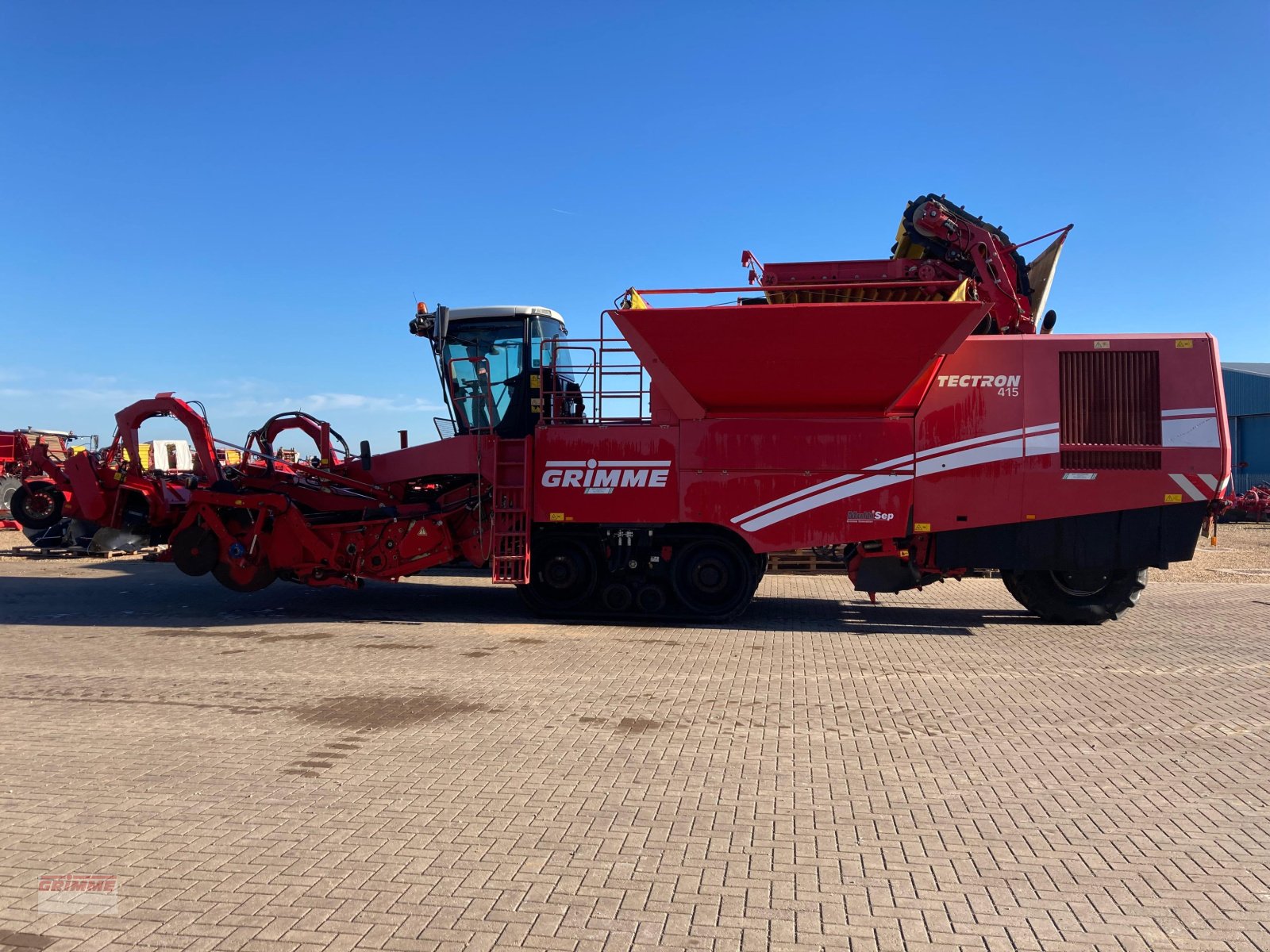 Kartoffelroder du type Grimme TECTRON 415 4 Row Self-Propelled Potato Harvester, Gebrauchtmaschine en Boston (Photo 9)