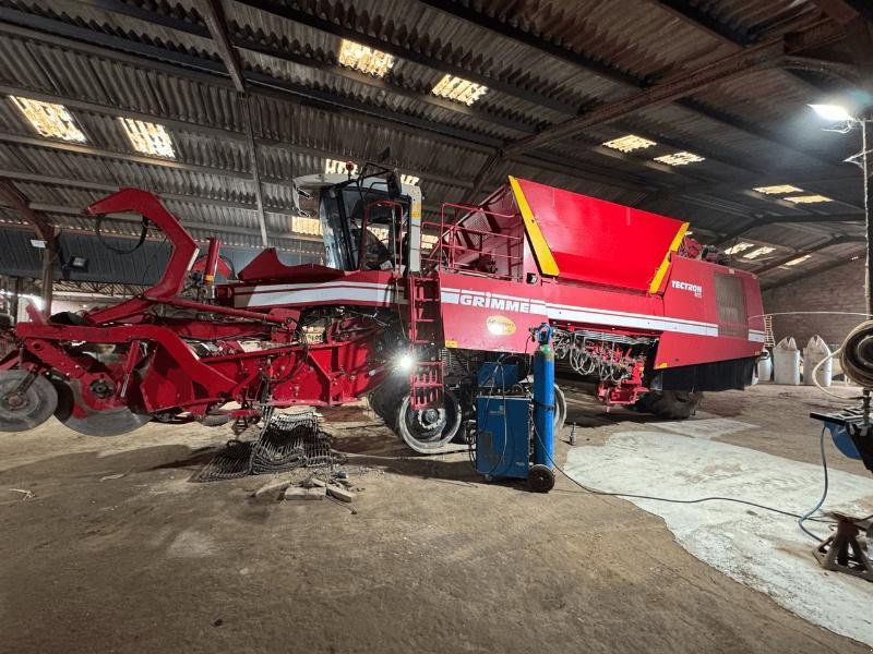 Kartoffelroder van het type Grimme TECTRON 415, Gebrauchtmaschine in ESCAUDOEUVRES (Foto 1)