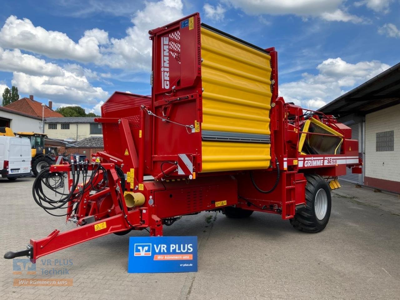 Kartoffelvollernter des Typs Grimme SE 75-55 SB, Neumaschine in Osterburg (Bild 1)