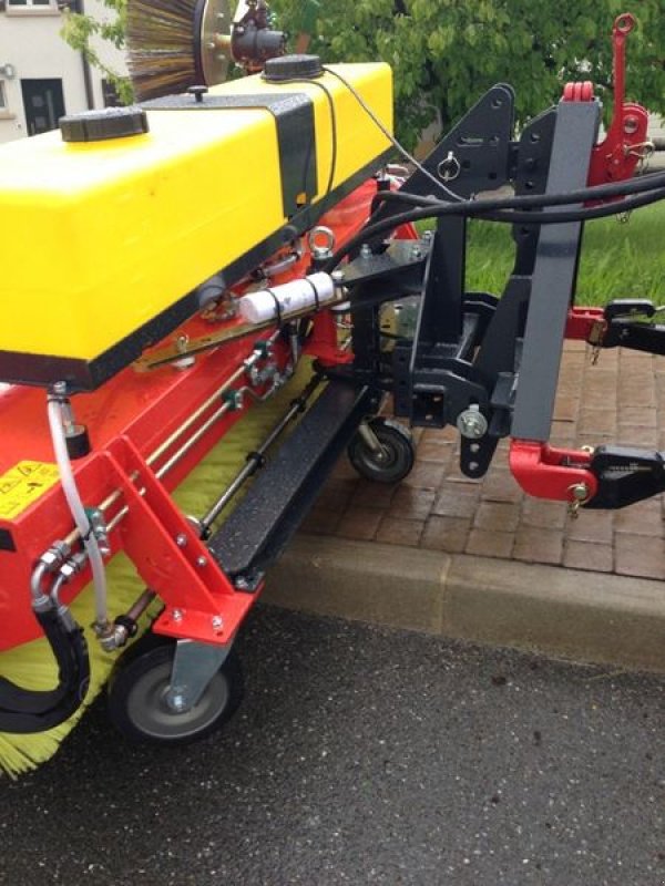 Kehrmaschine van het type Adler Arbeitsmaschinen K600 KEHRMASCHINE Hoflader Radlader Teleskoplade, Neumaschine in Aigen-Schlägl (Foto 13)