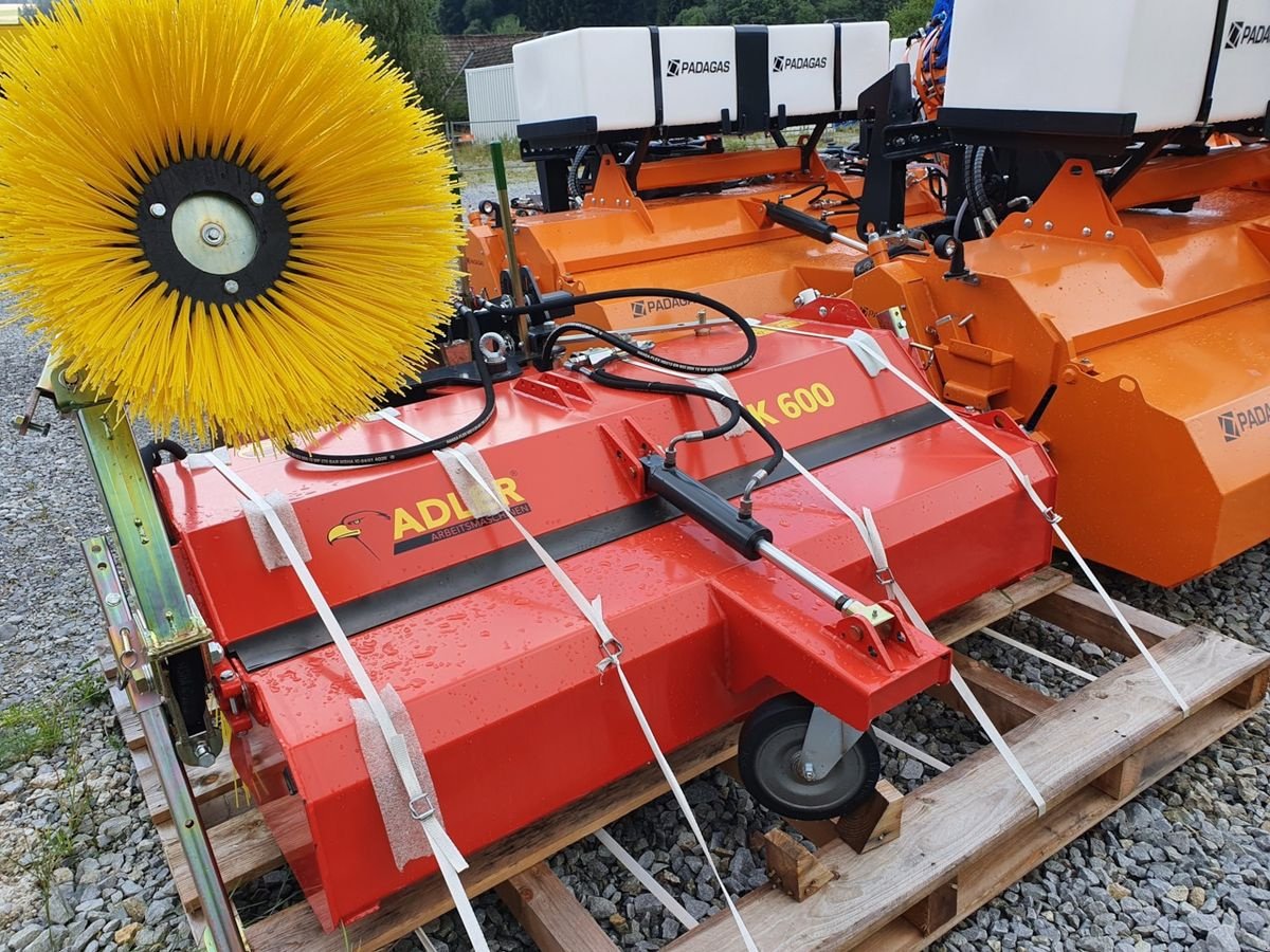 Kehrmaschine van het type Adler Arbeitsmaschinen K600 KEHRMASCHINE Hoflader Radlader Teleskoplade, Neumaschine in Aigen-Schlägl (Foto 9)