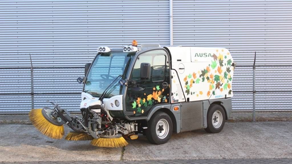 Kehrmaschine des Typs Ausa B200H Veegmachine, Gebrauchtmaschine in Geldermalsen (Bild 1)