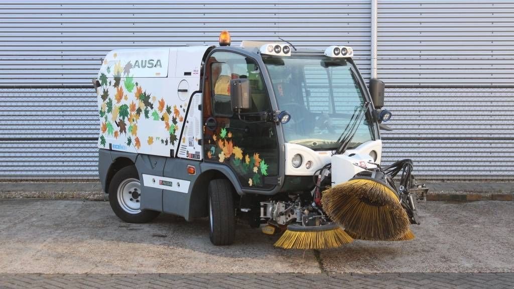 Kehrmaschine des Typs Ausa B200H Veegmachine, Gebrauchtmaschine in Geldermalsen (Bild 3)