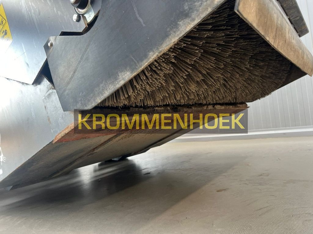 Kehrmaschine typu Bobcat sweeper 140, Gebrauchtmaschine w Apeldoorn (Zdjęcie 9)