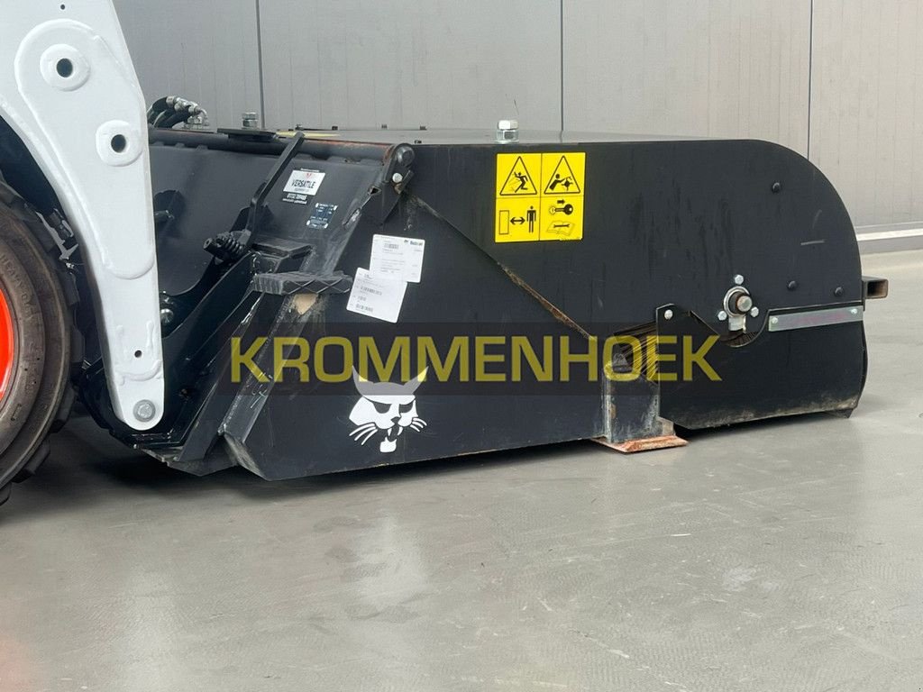 Kehrmaschine от тип Bobcat sweeper 140, Gebrauchtmaschine в Apeldoorn (Снимка 4)