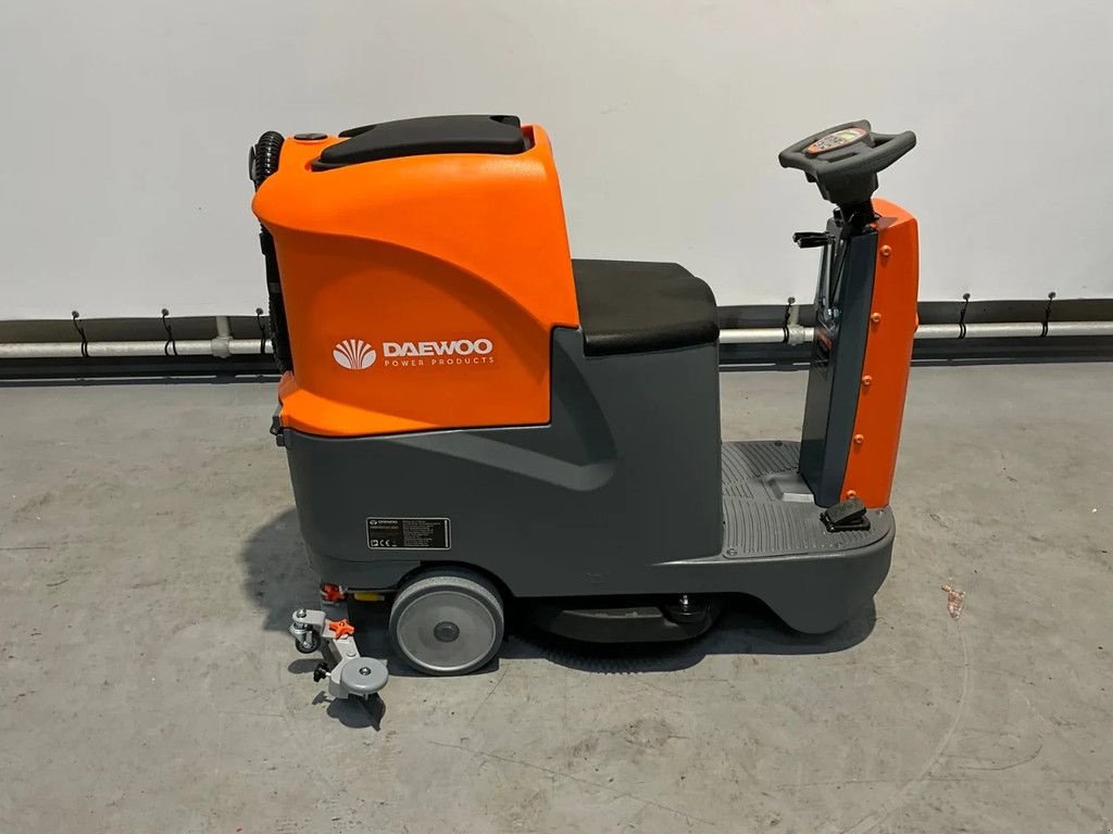 Kehrmaschine tipa Daewoo DAF R70 Opzit schrobmachine, Neumaschine u Andelst (Slika 5)