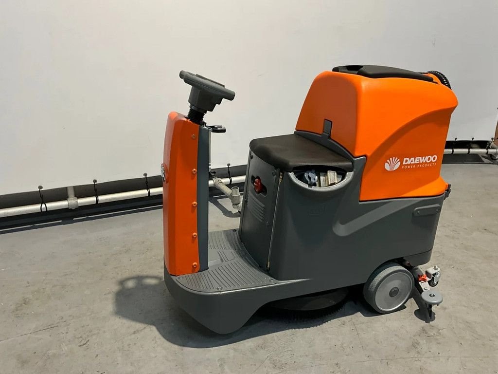 Kehrmaschine a típus Daewoo DAF R70 Opzit schrobmachine, Neumaschine ekkor: Andelst (Kép 1)