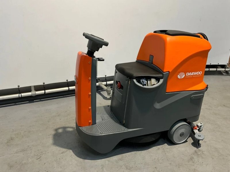 Kehrmaschine tip Daewoo DAF R70 Opzit schrobmachine, Neumaschine in Andelst