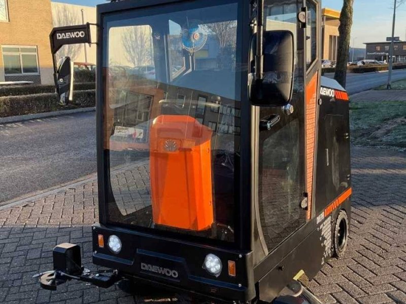 Kehrmaschine des Typs Daewoo DAS100, Neumaschine in Antwerpen (Bild 1)