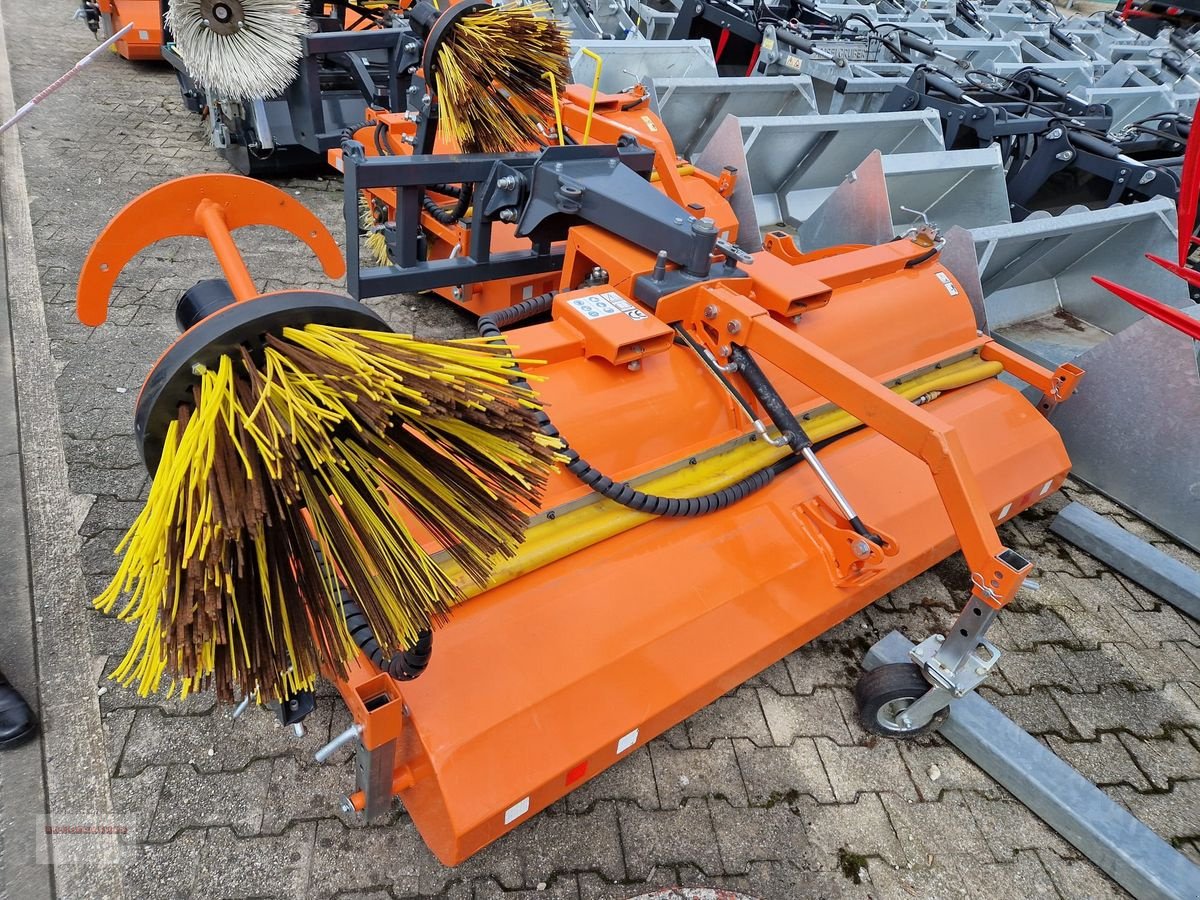 Kehrmaschine des Typs Dominator Sonderabverkauf 220 cm, Gebrauchtmaschine in Tarsdorf (Bild 2)