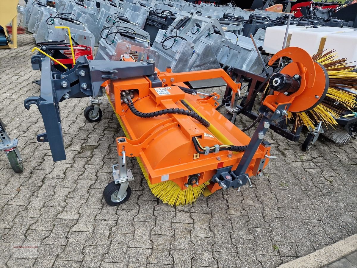 Kehrmaschine des Typs Dominator Sonderabverkauf 220 cm, Gebrauchtmaschine in Tarsdorf (Bild 1)