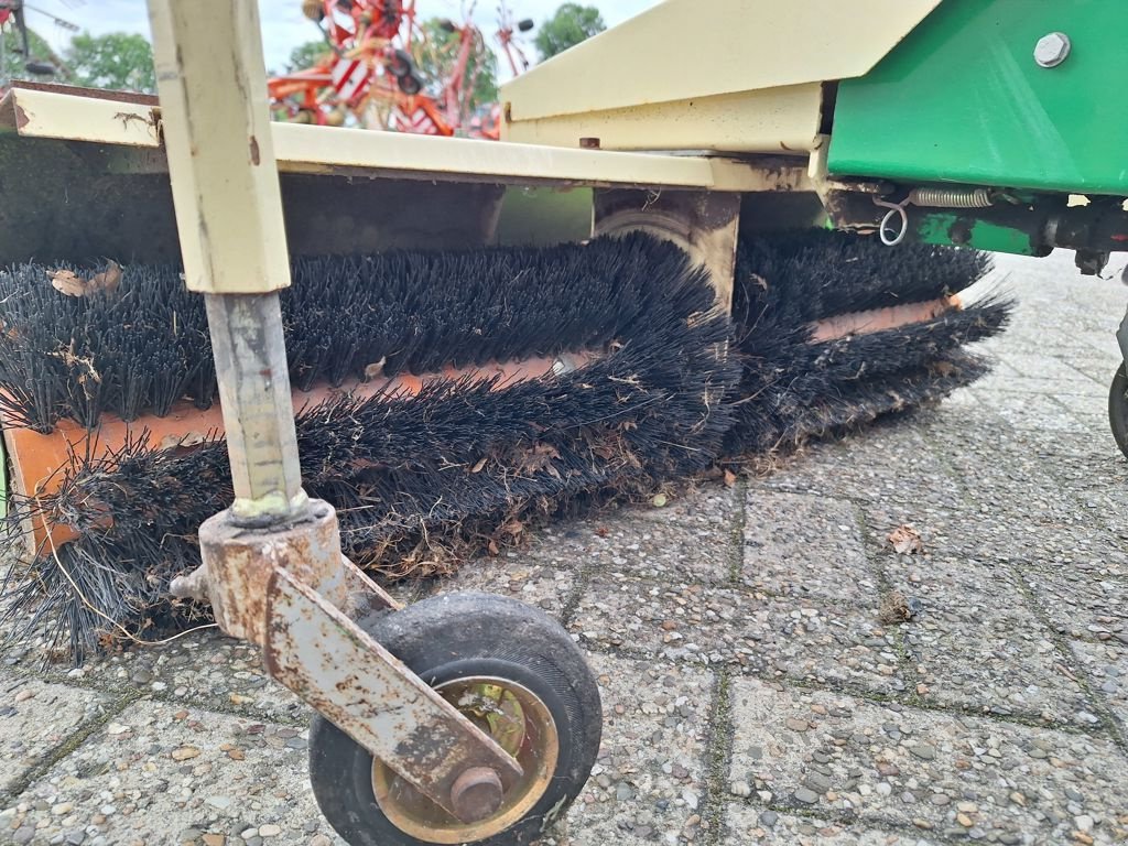 Kehrmaschine van het type Ferrari 730, Gebrauchtmaschine in MARIENHEEM (Foto 6)