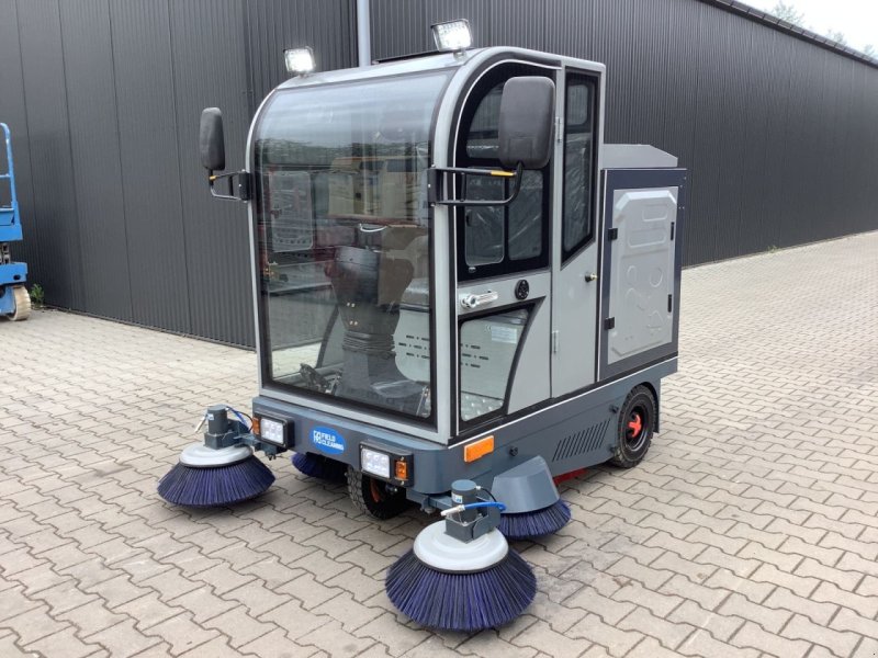 Kehrmaschine van het type Fieldking FC1900e, Neumaschine in Surhuisterveen (Foto 1)