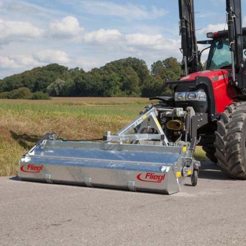 Kehrmaschine типа Fliegl 2,3m Kehrmaschine Aktion sofort verfügbar.., Neumaschine в Liebenau (Фотография 1)