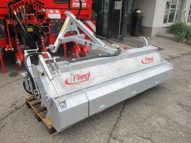 Kehrmaschine του τύπου Fliegl ECONOMY Kehrmaschine 2300 mm, Neumaschine σε St. Marienkirchen (Φωτογραφία 3)