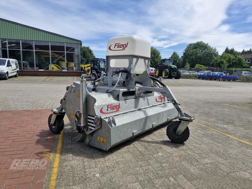 Kehrmaschine van het type Fliegl KEH 1850 TYPE 600, Gebrauchtmaschine in Visbek/Rechterfeld (Foto 2)