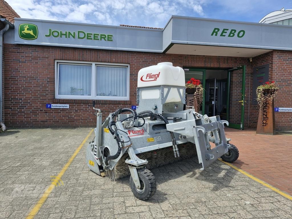 Kehrmaschine van het type Fliegl KEH 1850 TYPE 600, Gebrauchtmaschine in Visbek/Rechterfeld (Foto 4)