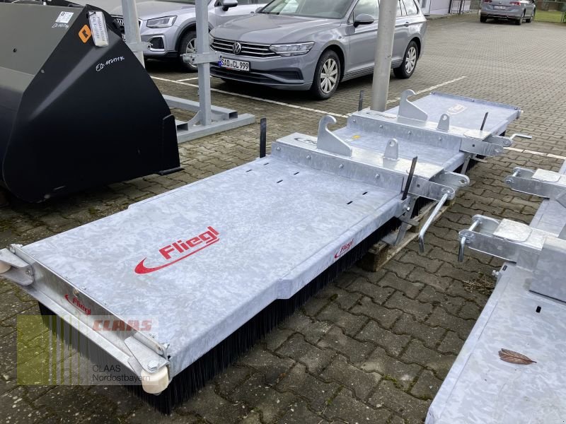 Kehrmaschine van het type Fliegl KEHRBESEN LÖWE 4.000MM, Neumaschine in Birgland (Foto 1)