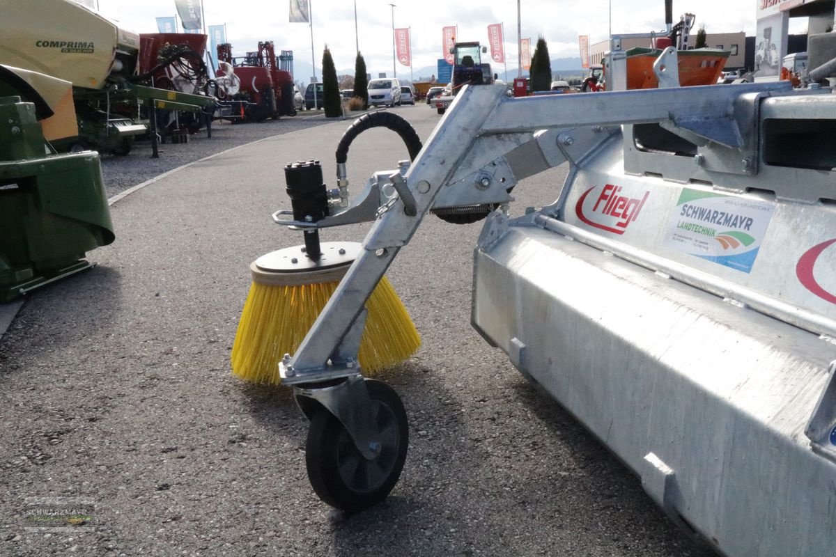 Kehrmaschine van het type Fliegl Kehrmaschine 1550 SB, Neumaschine in Gampern (Foto 11)