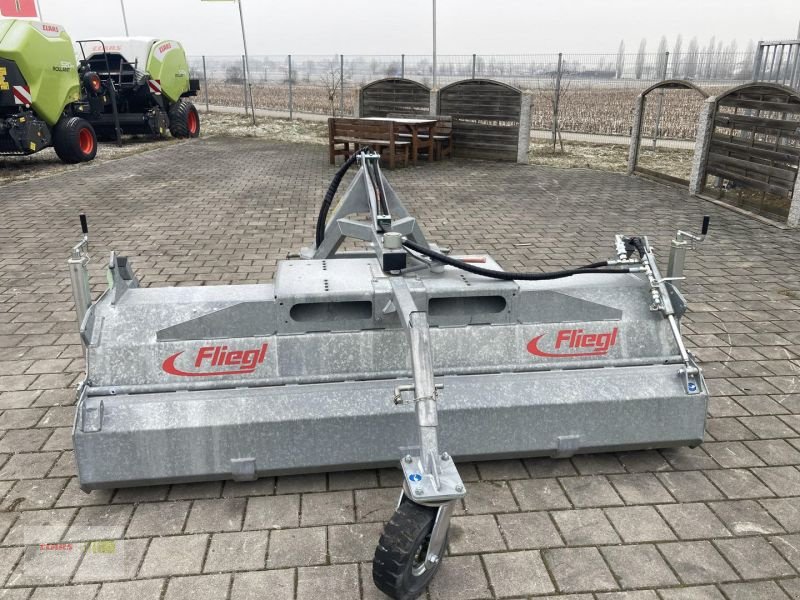 Kehrmaschine del tipo Fliegl KEHRMASCHINE - TYP 600, Neumaschine en Moos / Langenisarhofen (Imagen 2)