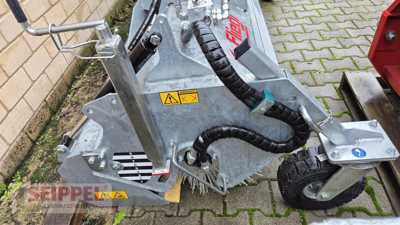 Kehrmaschine typu Fliegl TYP 600 2300MM + Behälter + Stapleraufn., Neumaschine v Groß-Umstadt (Obrázek 3)