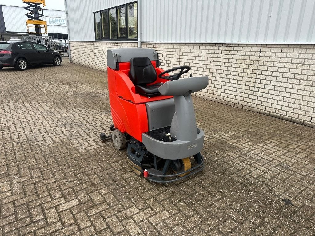 Kehrmaschine от тип Hako B 750 R, Gebrauchtmaschine в WIJCHEN (Снимка 9)