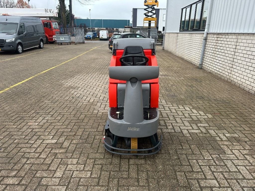 Kehrmaschine от тип Hako B 750 R, Gebrauchtmaschine в WIJCHEN (Снимка 8)