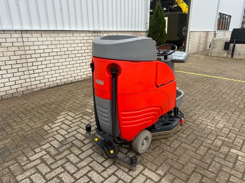 Kehrmaschine от тип Hako B 750 R, Gebrauchtmaschine в WIJCHEN (Снимка 2)