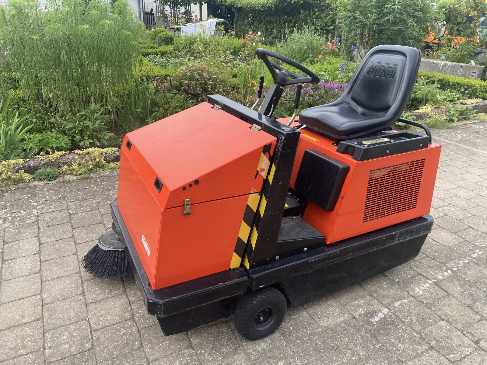 Kehrmaschine tip Hako Jonas 1000 V, Gebrauchtmaschine in Höttingen (Poză 1)