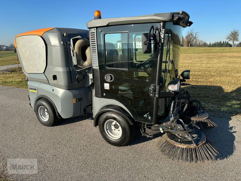 Kehrmaschine des Typs Kärcher MC130, Gebrauchtmaschine in Burgkirchen (Bild 1)