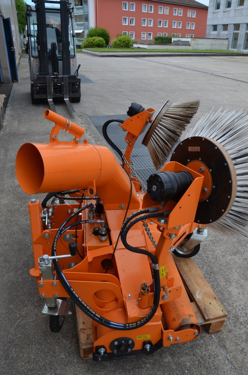 Kehrmaschine del tipo Matev MRM - H120, Ausstellungsmaschine en Regensdorf (Imagen 2)